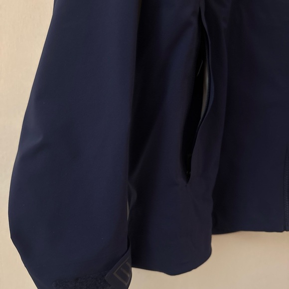 Kjus windbreaker jacket light sportswear size 50 Medium Navy Blue - Picture 2 of 10